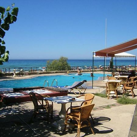 Seafront Calista Beach House With Garden Glifada Zewnętrze zdjęcie