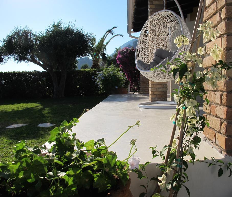 Seafront Calista Beach House With Garden Glifada Zewnętrze zdjęcie