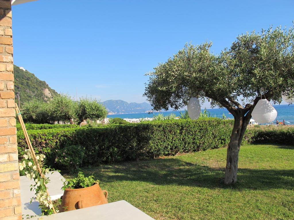 Seafront Calista Beach House With Garden Glifada Zewnętrze zdjęcie