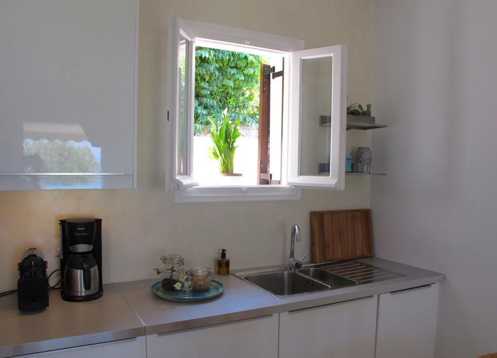Seafront Calista Beach House With Garden Glifada Zewnętrze zdjęcie