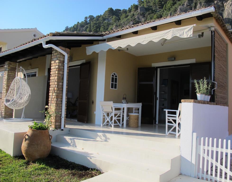 Seafront Calista Beach House With Garden Glifada Zewnętrze zdjęcie