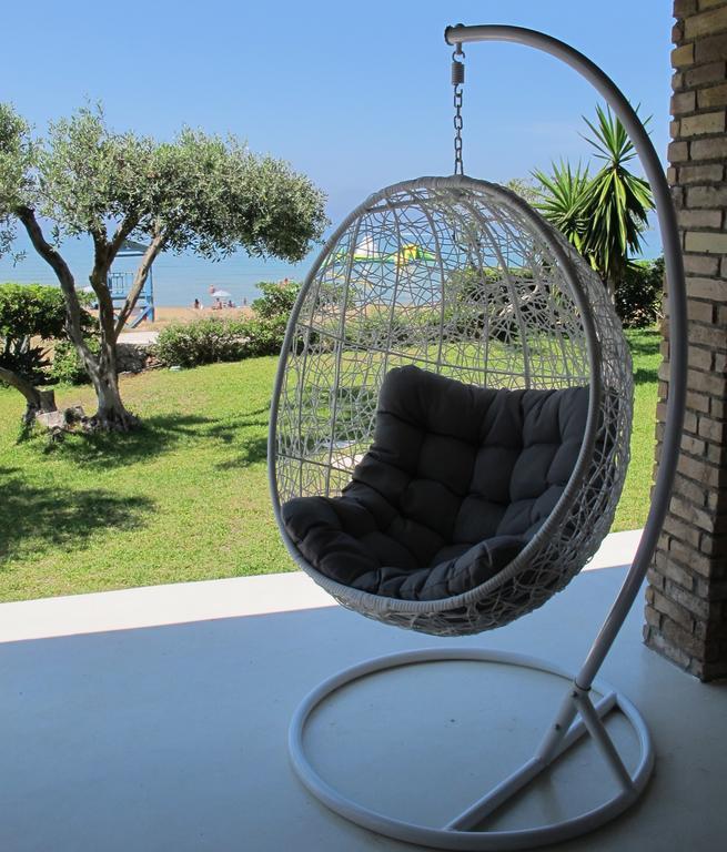 Seafront Calista Beach House With Garden Glifada Zewnętrze zdjęcie