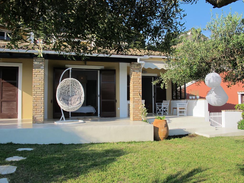 Seafront Calista Beach House With Garden Glifada Zewnętrze zdjęcie