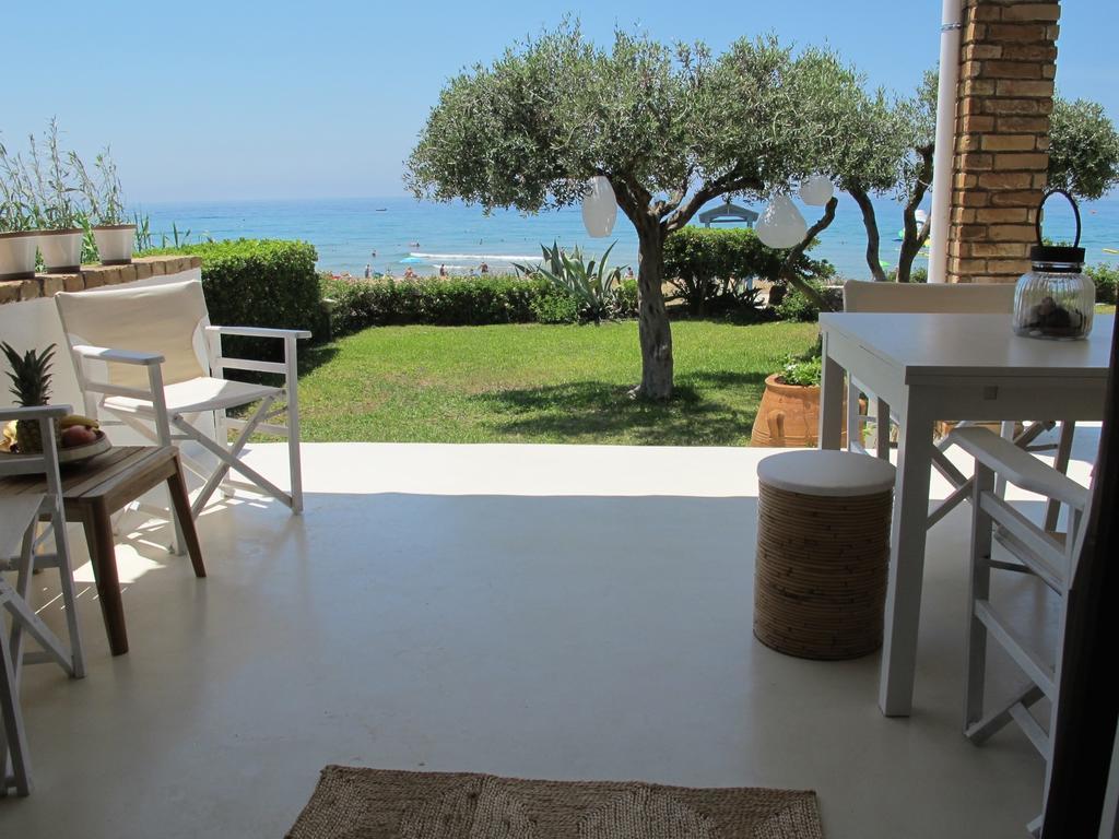 Seafront Calista Beach House With Garden Glifada Zewnętrze zdjęcie