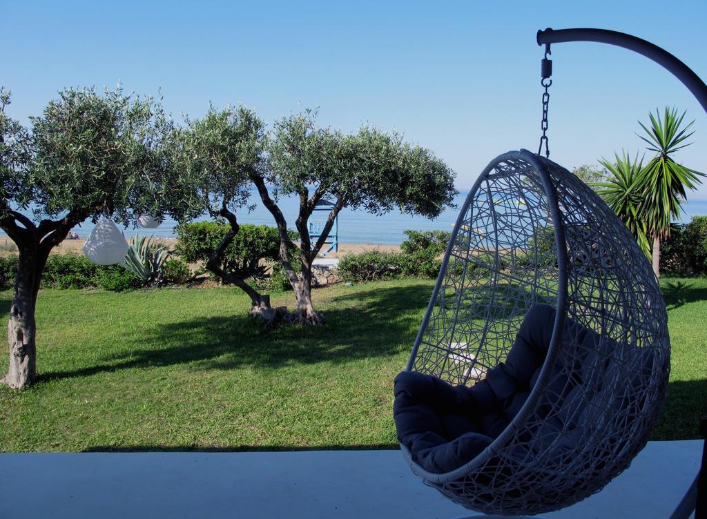 Seafront Calista Beach House With Garden Glifada Zewnętrze zdjęcie