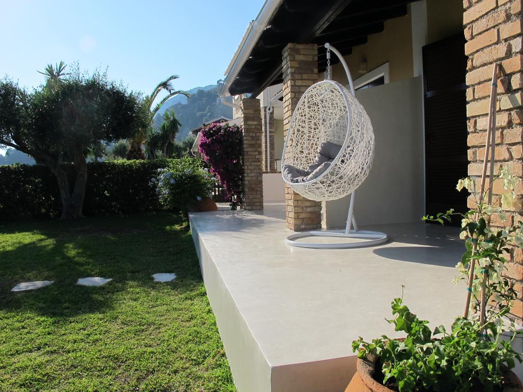 Seafront Calista Beach House With Garden Glifada Zewnętrze zdjęcie