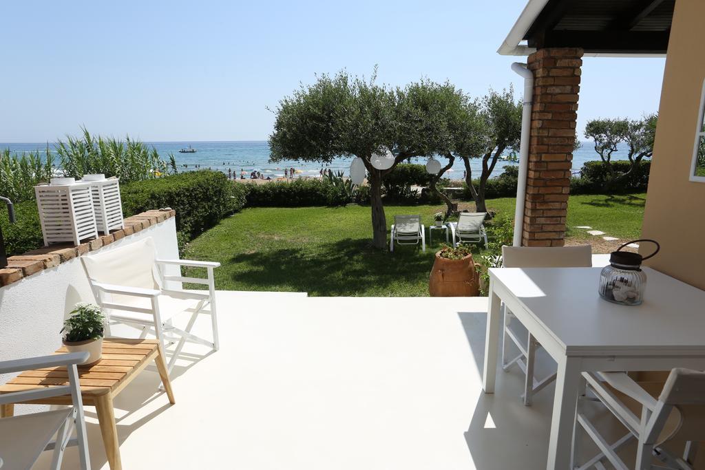 Seafront Calista Beach House With Garden Glifada Zewnętrze zdjęcie