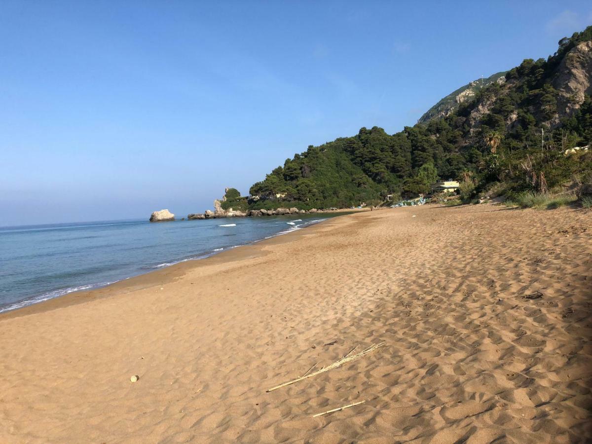 Seafront Calista Beach House With Garden Glifada Zewnętrze zdjęcie